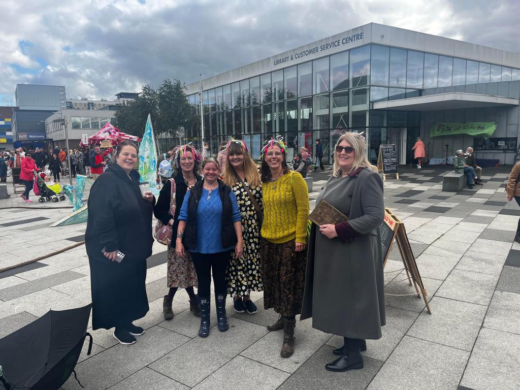 Weaving a festival&nbsp;set